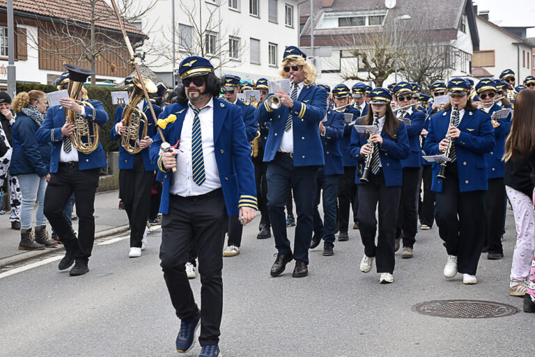 08.02.2026 – Mäschgerle trotzten dem Nebel – Umzug mit 66 Gruppen und tausenden Besucher*innen